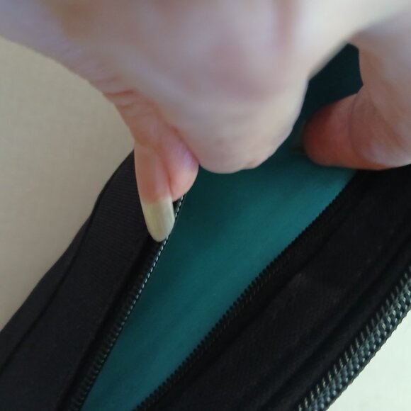 Travelon Women's Zip Around Wristlet Black Nylon RFID  GUC - Picture 5 of 6